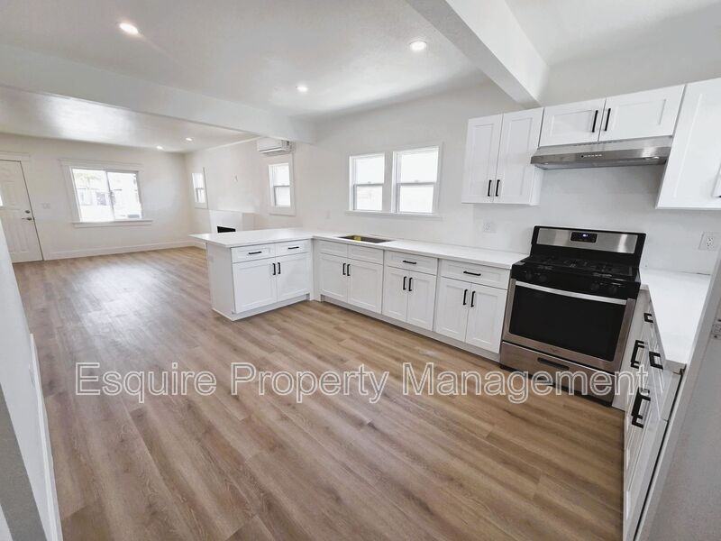 514 S Seaward Ave - Photo 7 of 16