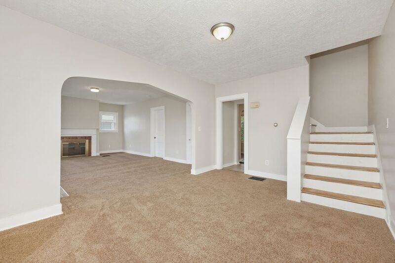 2011 S Limestone St - Photo 5 of 10