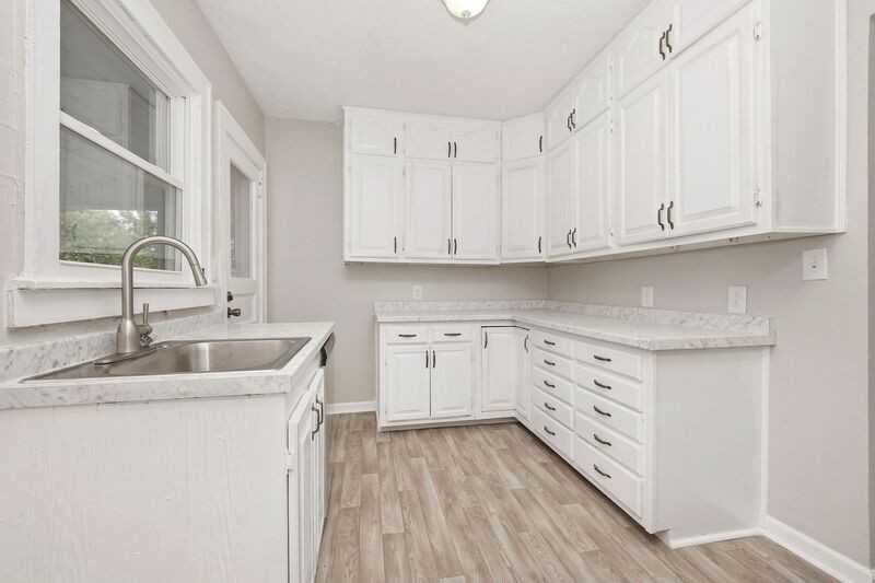 2011 S Limestone St - Photo 6 of 10