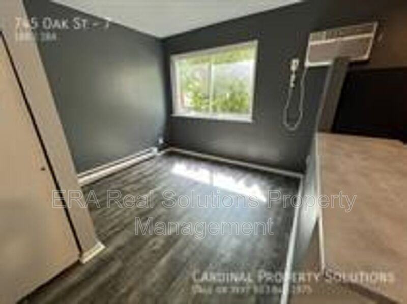 745 Oak St #7 - Photo 2 of 5