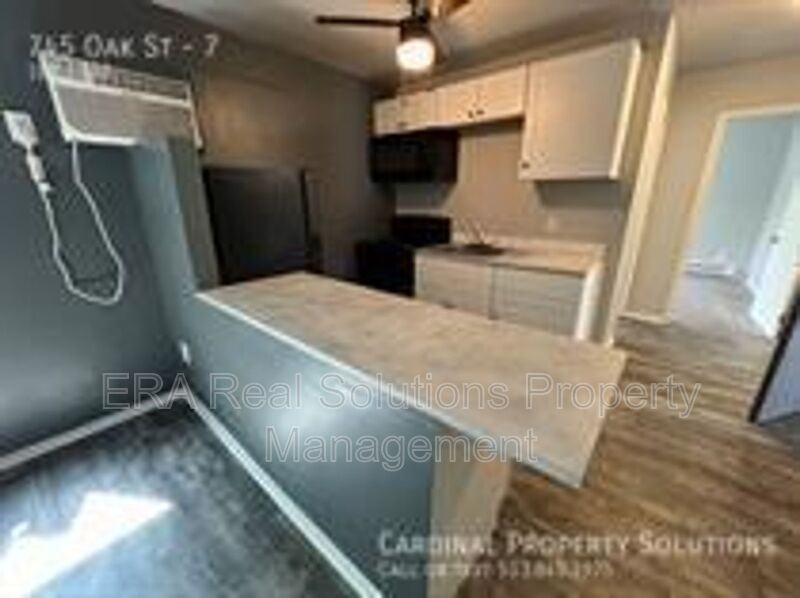 745 Oak St #7 - Photo 3 of 5
