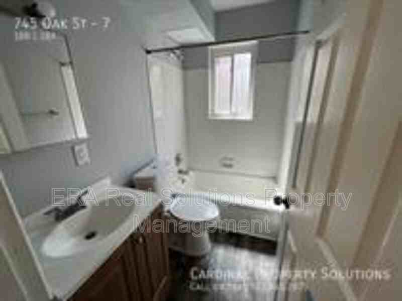 745 Oak St #7 - Photo 4 of 5