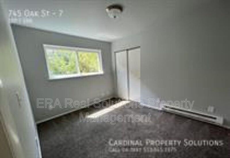 745 Oak St #7 - Photo 5 of 5