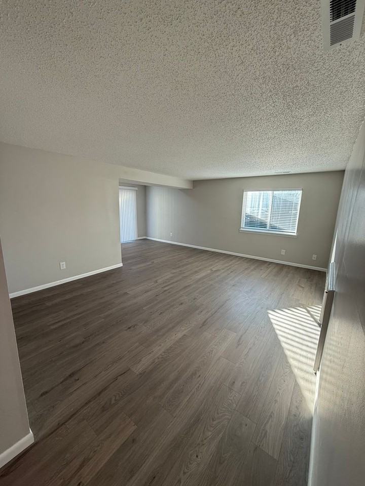 Windchase Flats & Townhomes - Photo 4 of 25