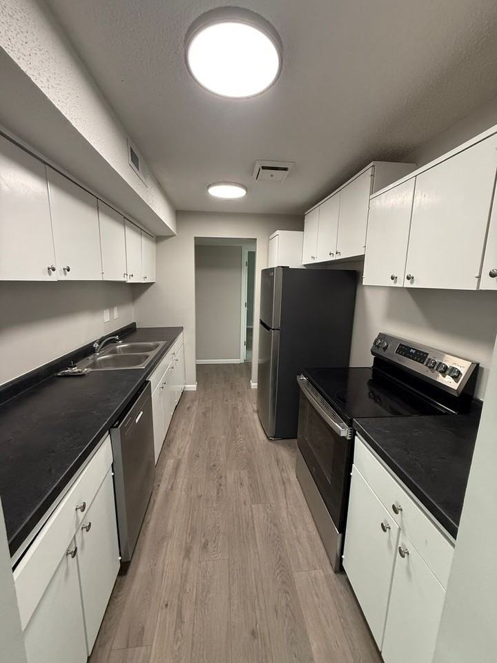 Windchase Flats & Townhomes - Photo 7 of 25