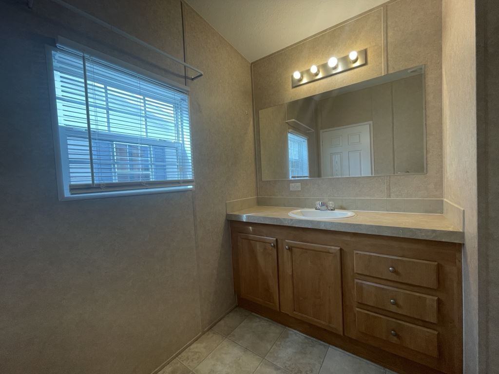 36047 Citrus Blvd - Photo 7 of 32