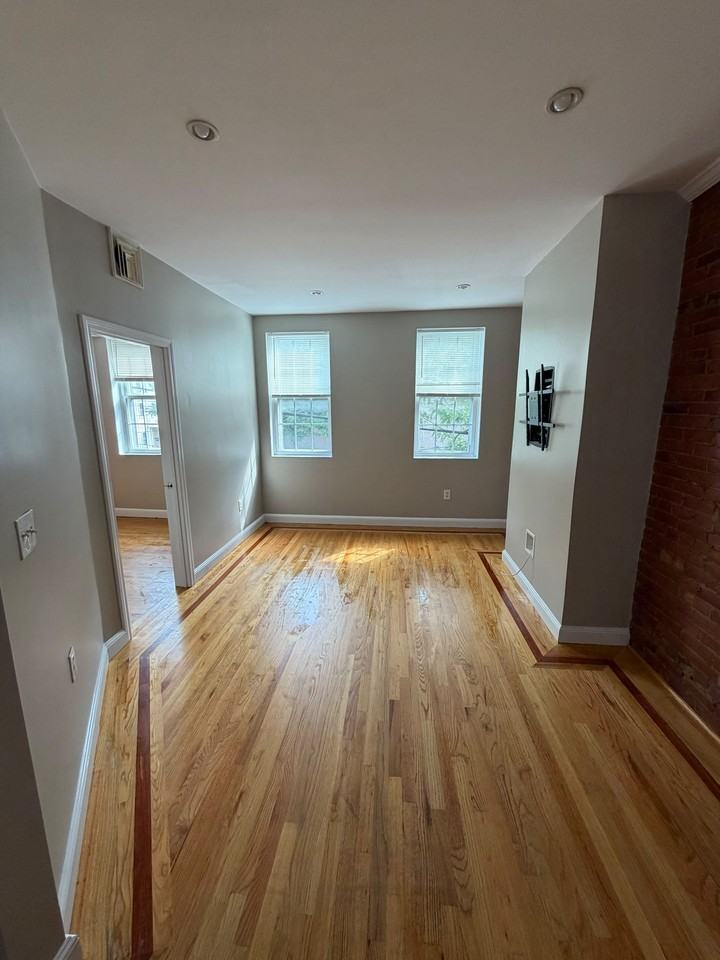 66 Beacon St #2 - Photo 5 of 8