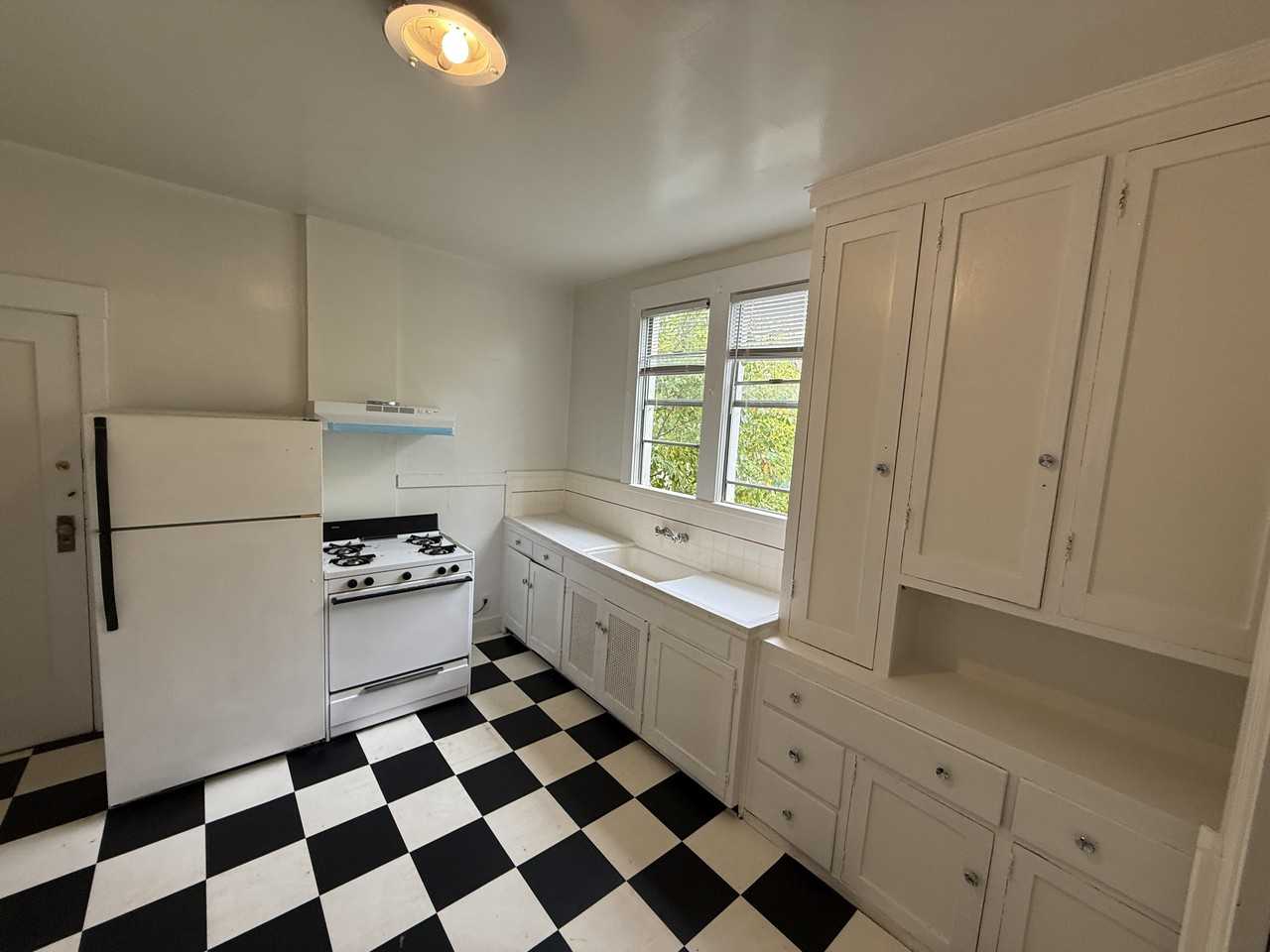 2220 Cabrillo Street - Photo 5 of 12