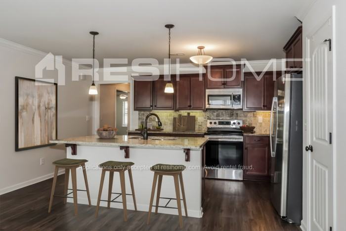 290 Silbury Rd - Photo 3 of 19