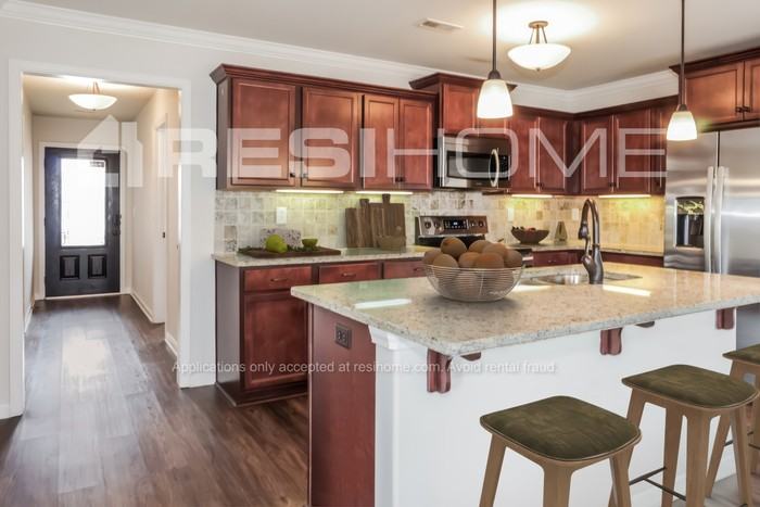 290 Silbury Rd - Photo 4 of 19