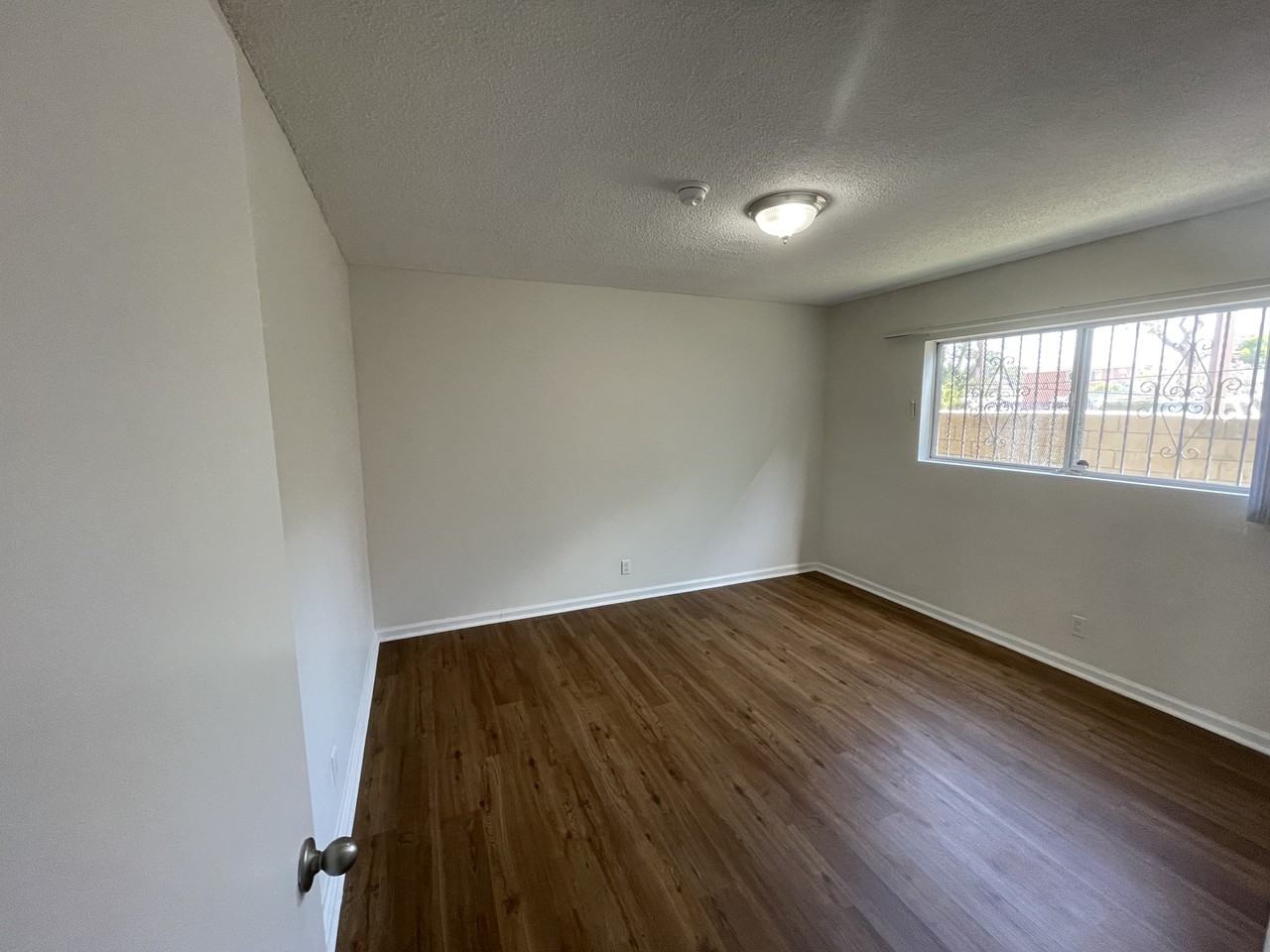 7716 South Figueroa Street #4 - Photo 7 of 8