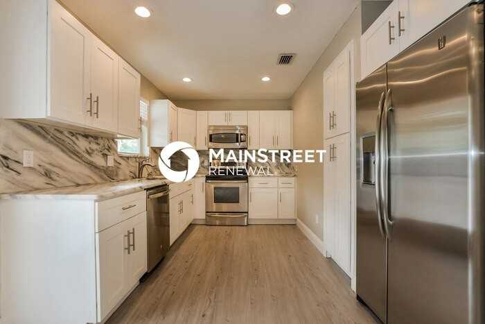 1410 Gorham St - Photo 4 of 16