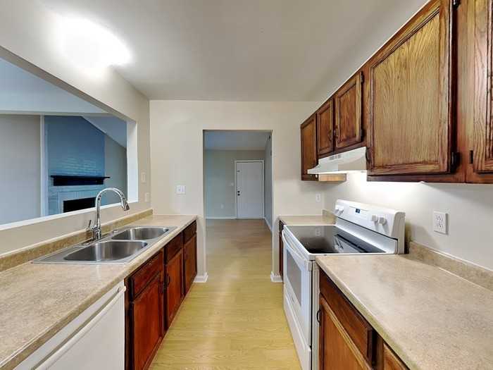 6900 Duncroft Ln - Photo 6 of 19