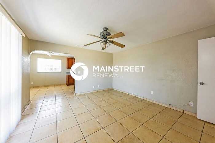 2753 W Lawrence Ln - Photo 2 of 17
