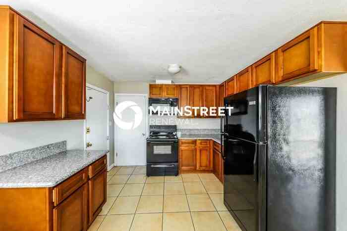 2753 W Lawrence Ln - Photo 7 of 17