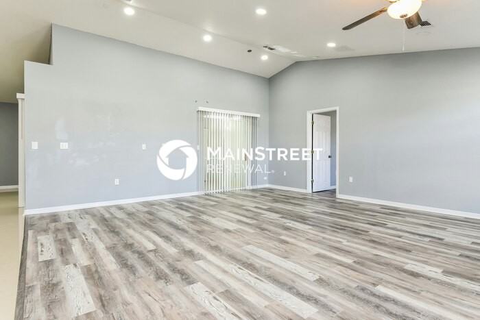 1054 Summer Glen Dr - Photo 4 of 15