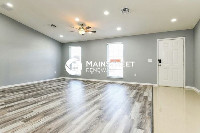1054 Summer Glen Dr - Photo 5 of 15