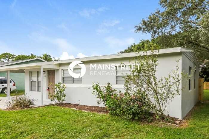3153 Se Banyan St - Photo 3 of 15