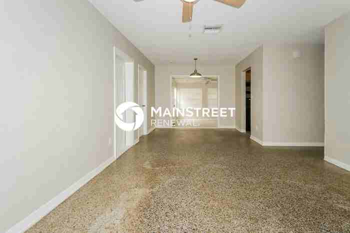 3153 Se Banyan St - Photo 4 of 15
