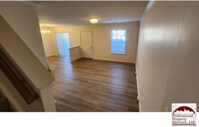 158 Heathfield Dr - Photo 3 of 17
