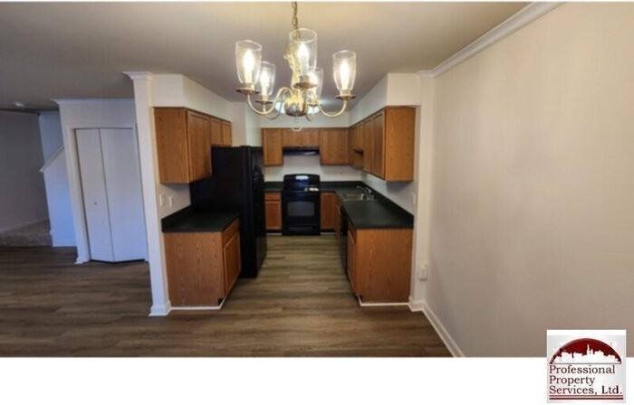 158 Heathfield Dr - Photo 6 of 17