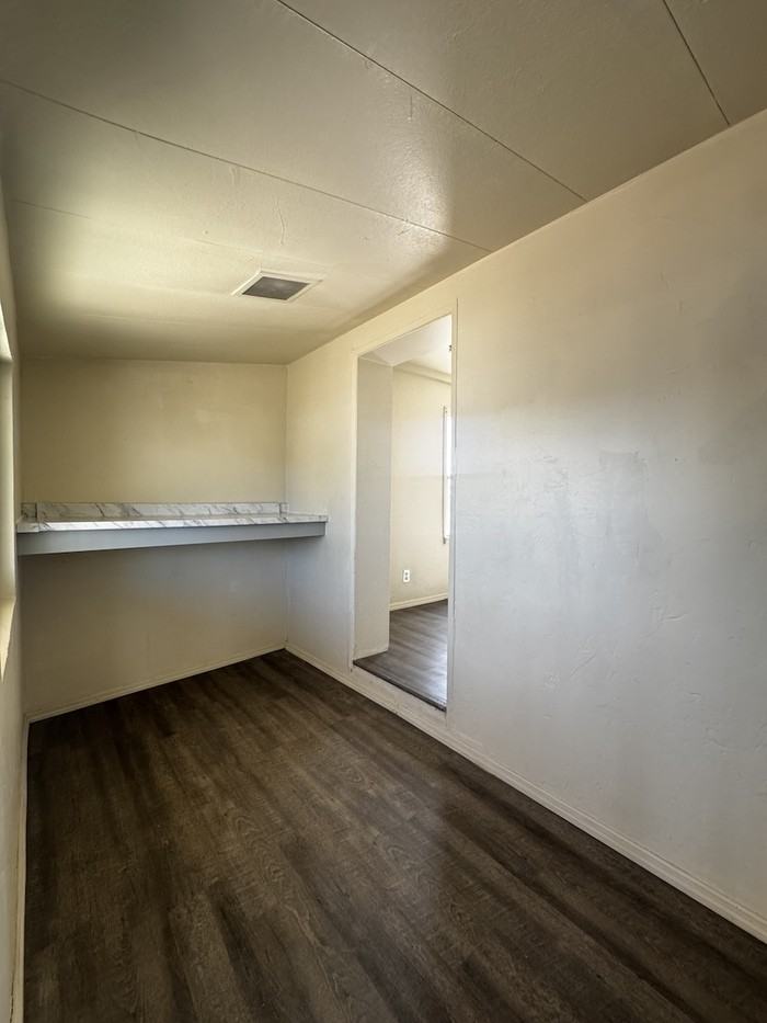 376 W Columbia St - Photo 7 of 21