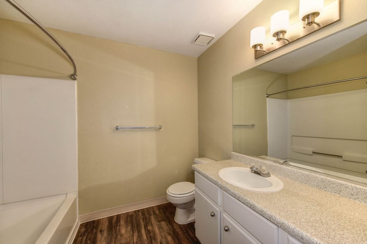 805-Oak Creek Village Apartments - Photo 4 of 21