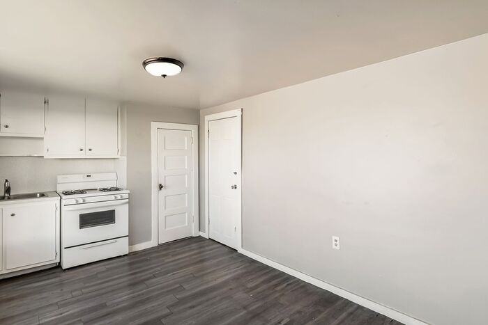 529 Colorado Ave #216 - Photo 2 of 12