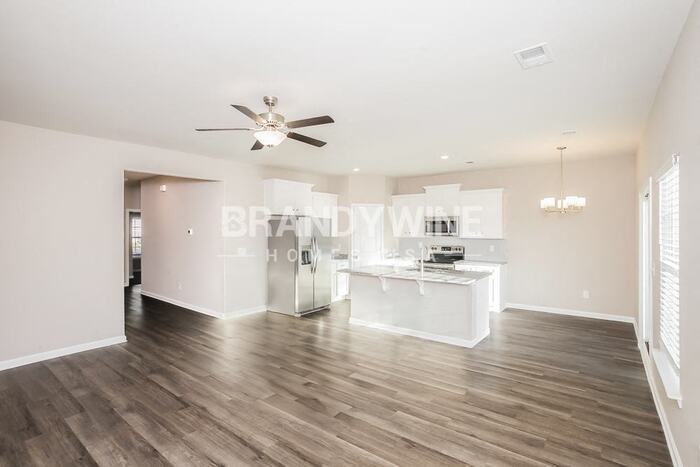 519 Glenmanor Dr - Photo 4 of 33