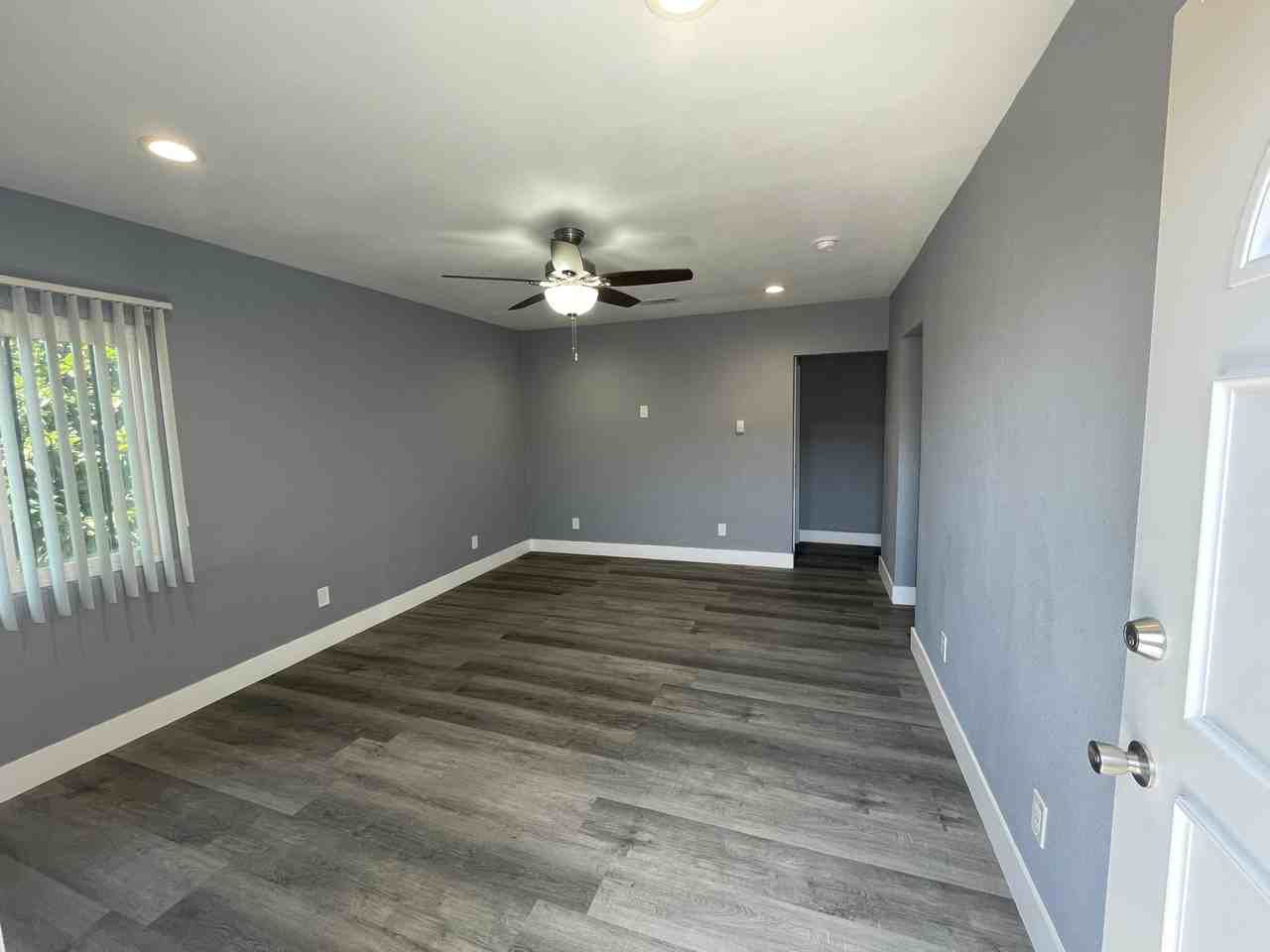 1031 West 102nd Street #1 - Photo 4 of 10