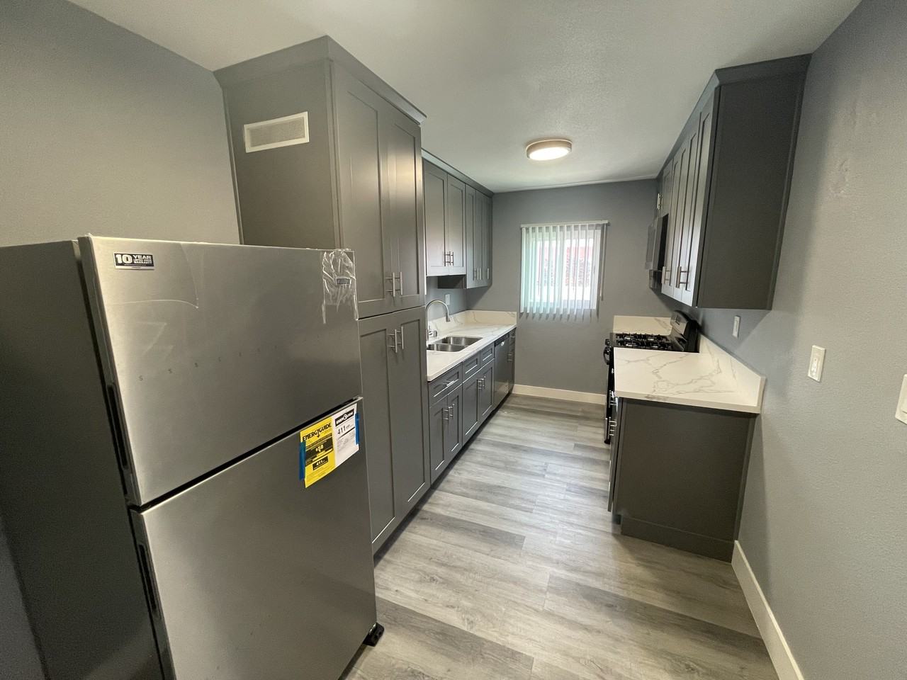 1031 West 102nd Street #1 - Photo 5 of 10