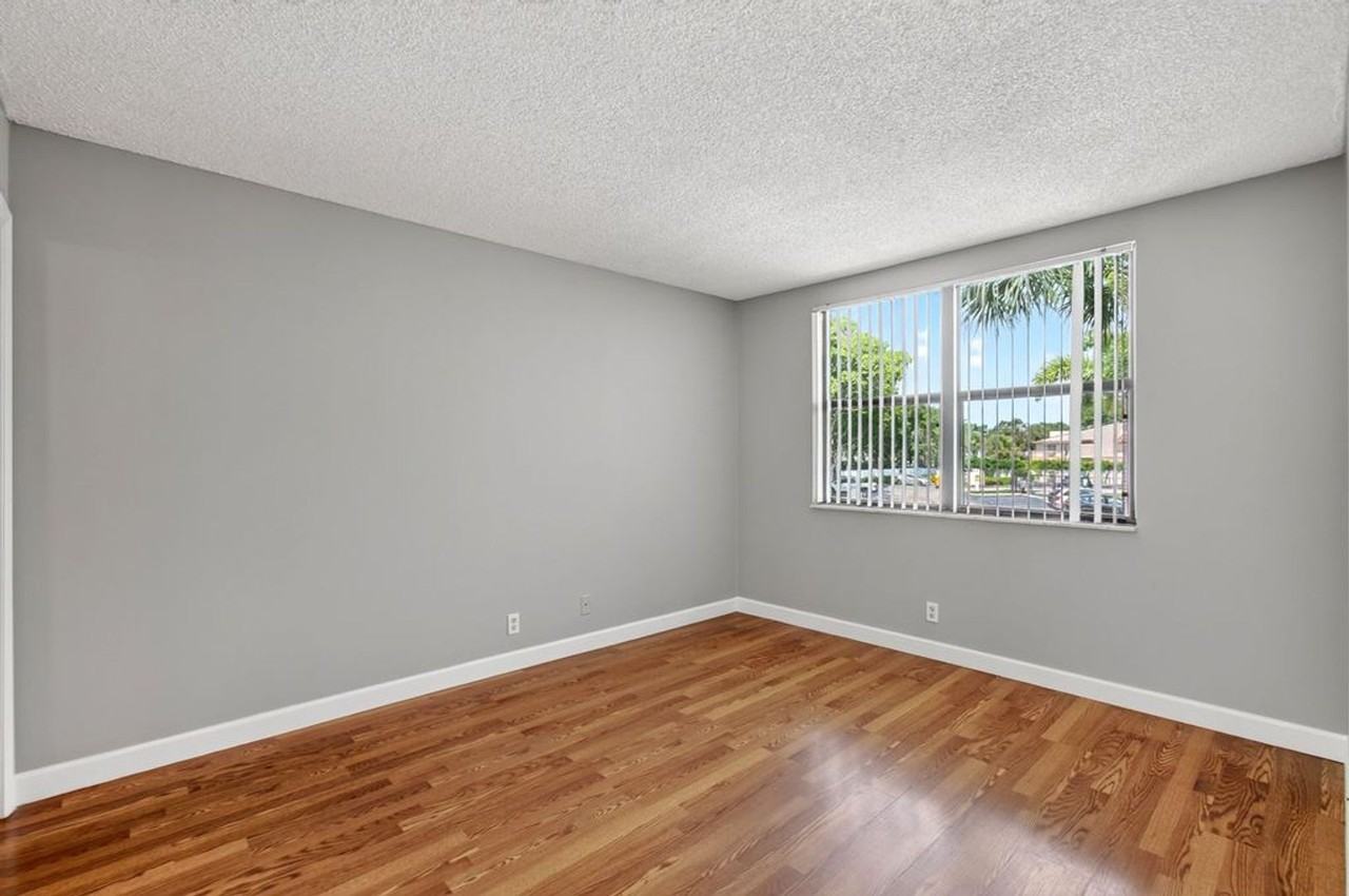 744 Executive Center Dr #23 - Photo 6 of 29