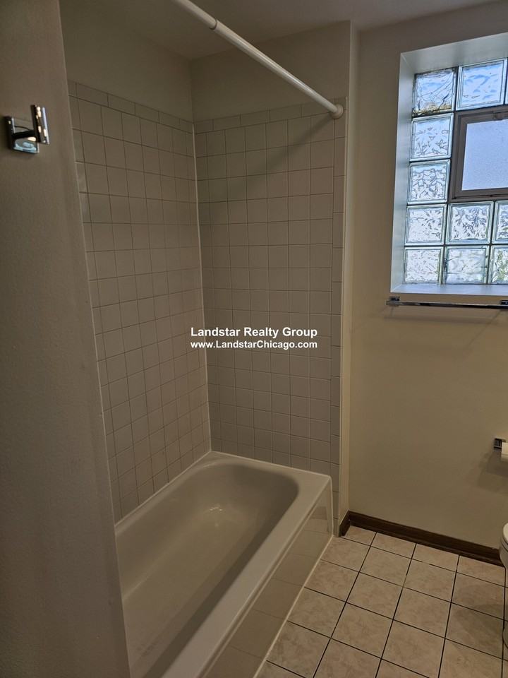 1427 N Wood St #3F - Photo 4 of 15