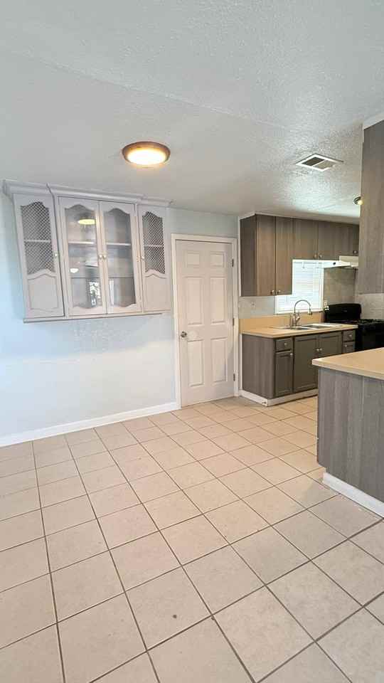 3336 E Terrace Ave #NA - Photo 7 of 12