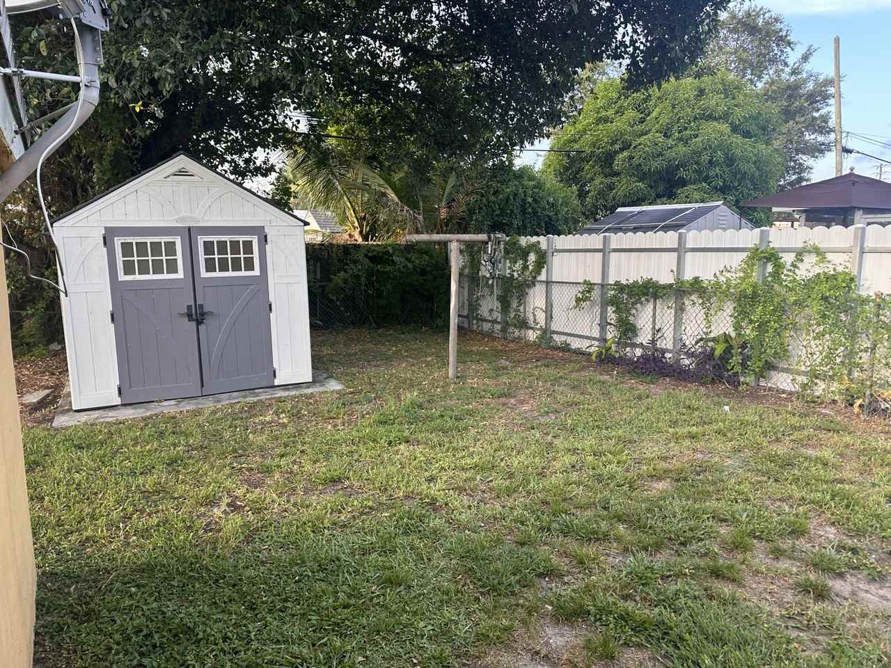 4411 Sw 40th St #NA - Photo 2 of 16
