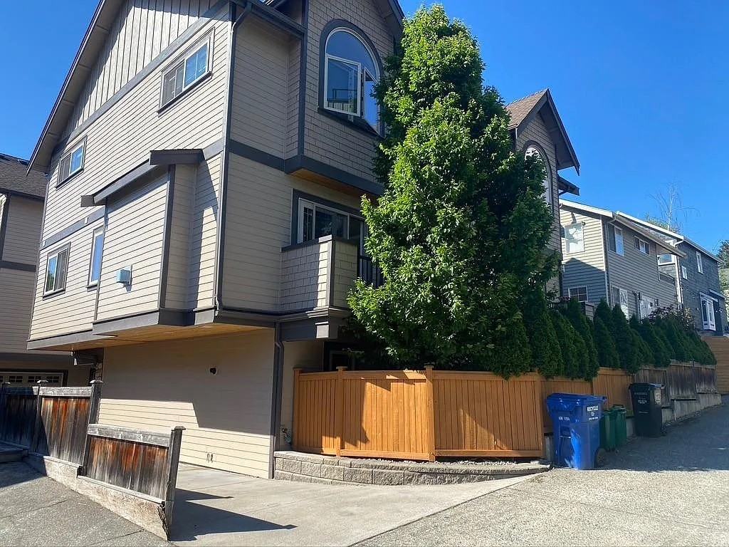 7444 4th Ave Ne #A - Photo 3 of 20