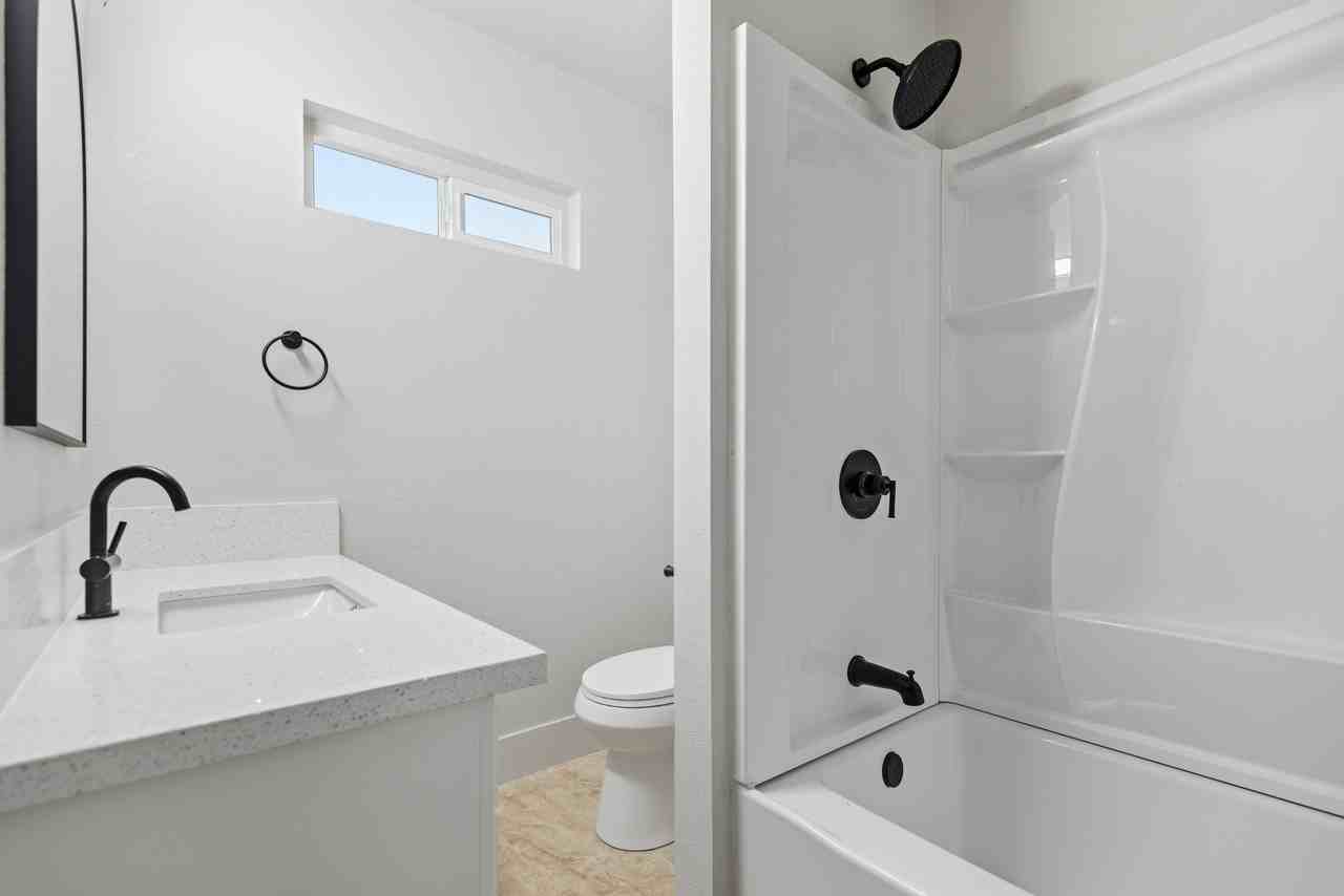 252 S G St #A - Photo 4 of 20