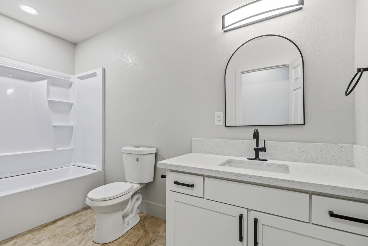 252 S G St #A - Photo 6 of 20
