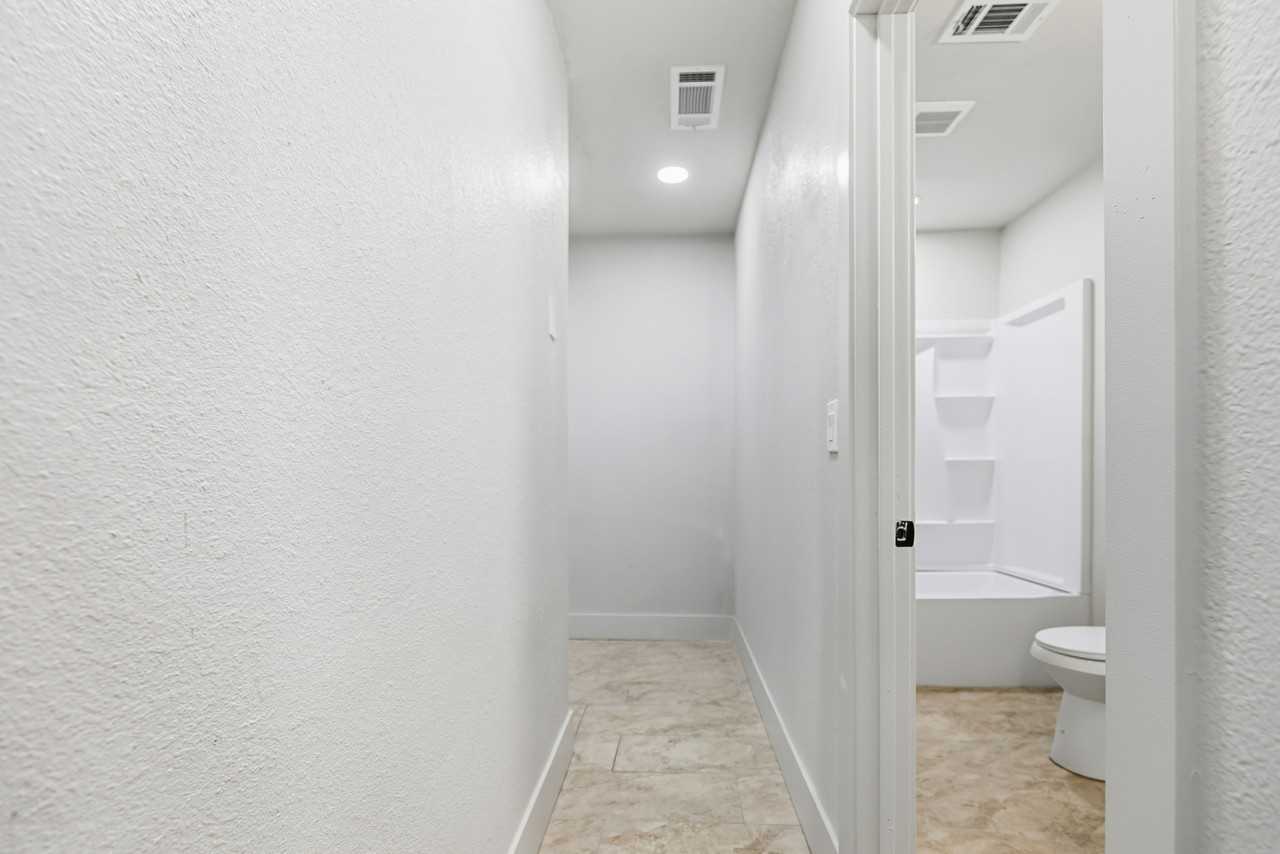 252 S G St #A - Photo 7 of 20