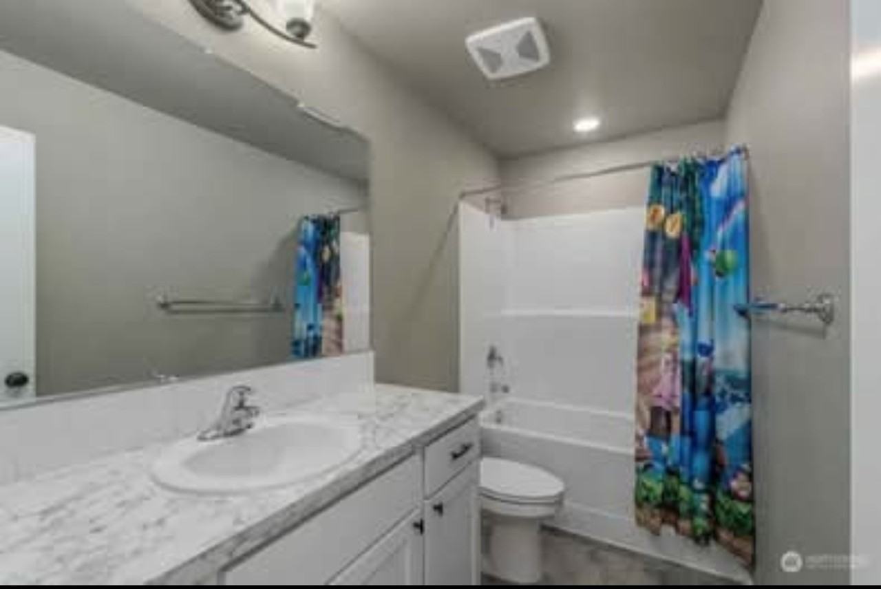 737 J St Ne #NA - Photo 4 of 20