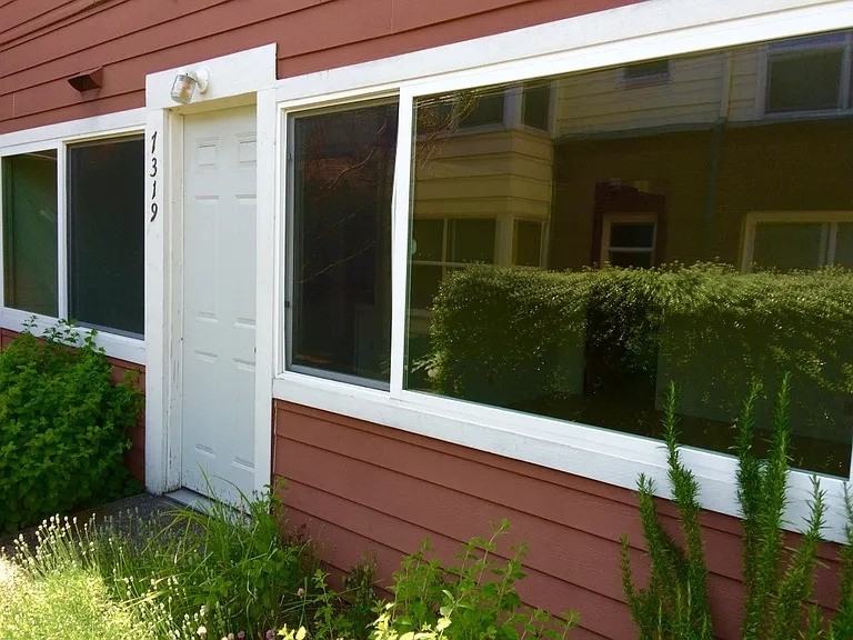 7319 Woodlawn Ave Ne #7319 - Photo 2 of 16