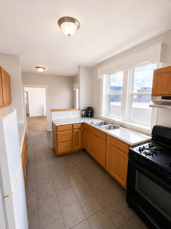 7946 S Honore St #3 - Photo 6 of 9