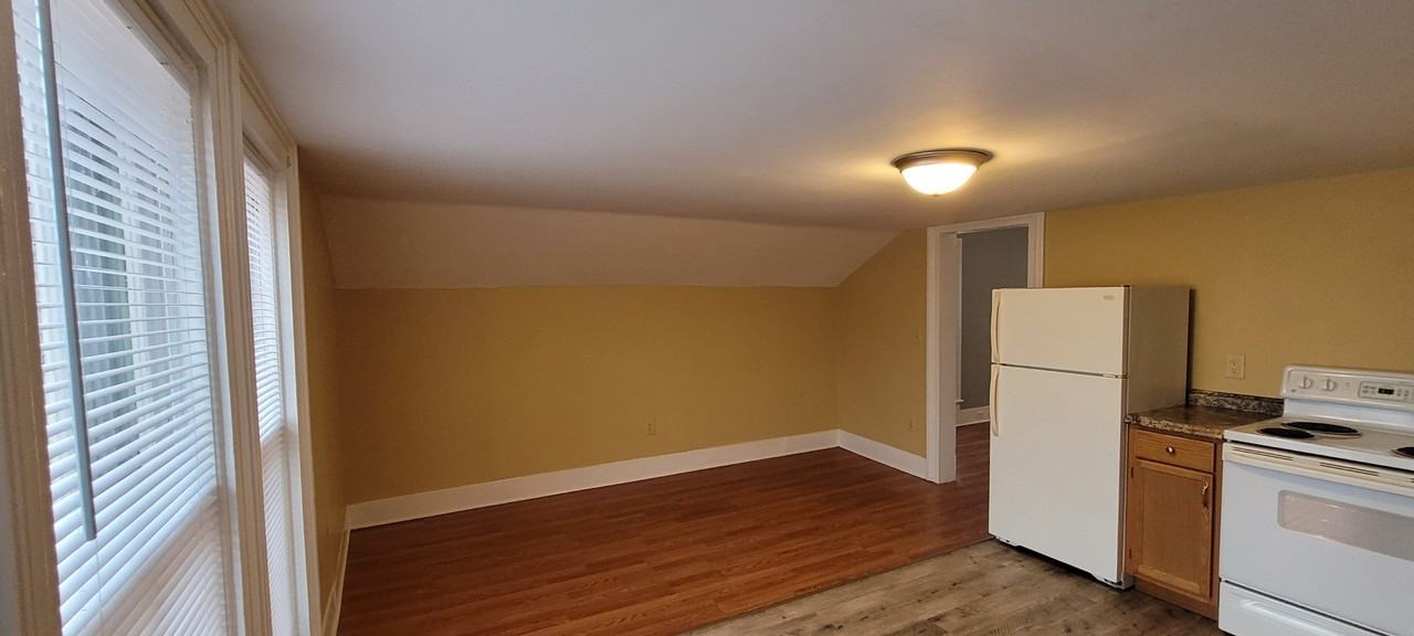 604 W Gray St #4 - Photo 4 of 17