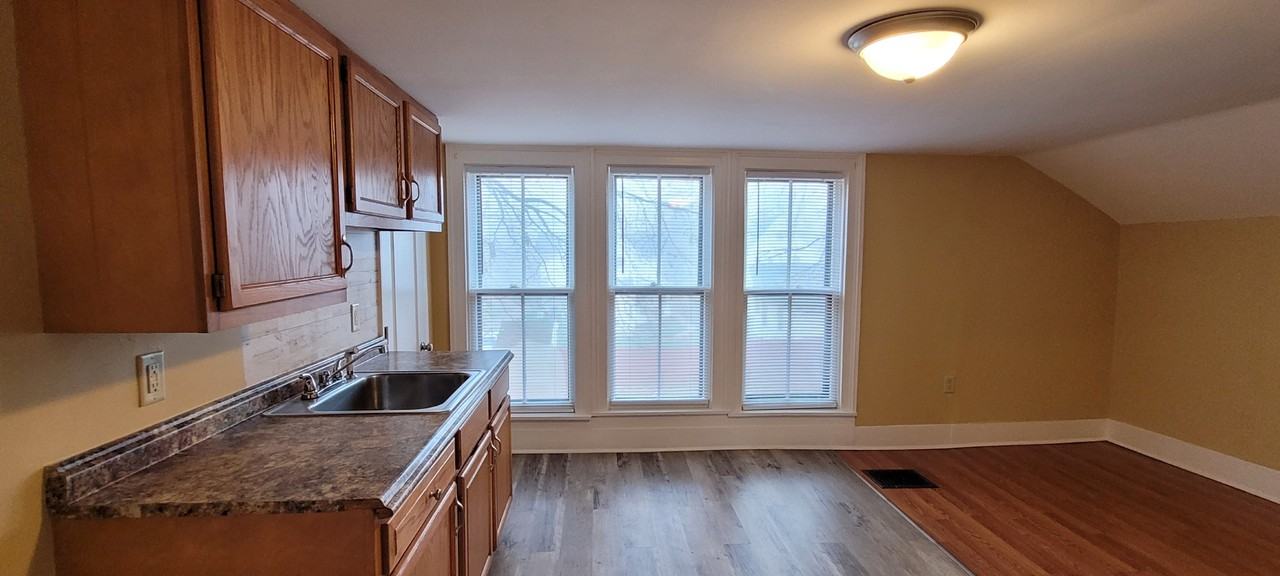 604 W Gray St #4 - Photo 5 of 17