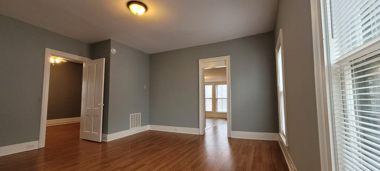 604 W Gray St #4 - Photo 6 of 17
