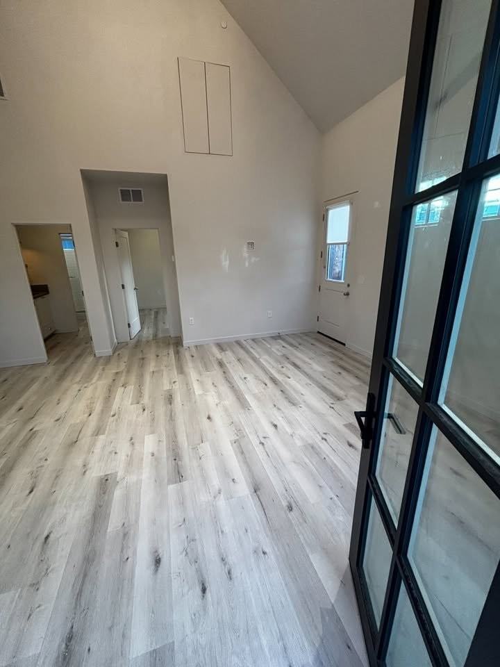 2826 N 28th St #B - Photo 3 of 26