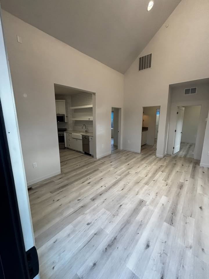 2826 N 28th St #B - Photo 4 of 26