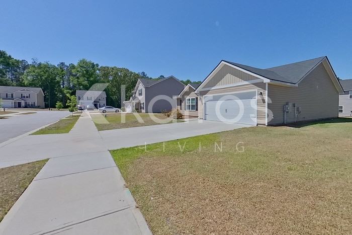102 Lord Effingham Way - Photo 2 of 24
