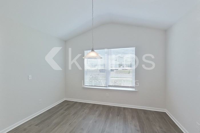102 Lord Effingham Way - Photo 4 of 24