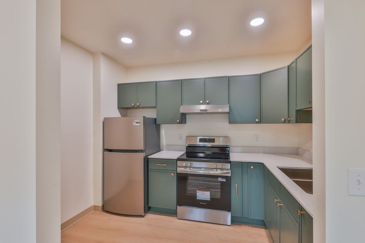 551 Elm St #18 - Photo 2 of 5